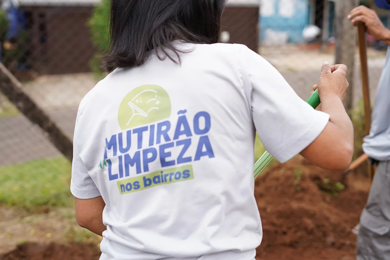 Ação de limpeza comunitária